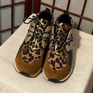 Brown cheetah print tennis shoes